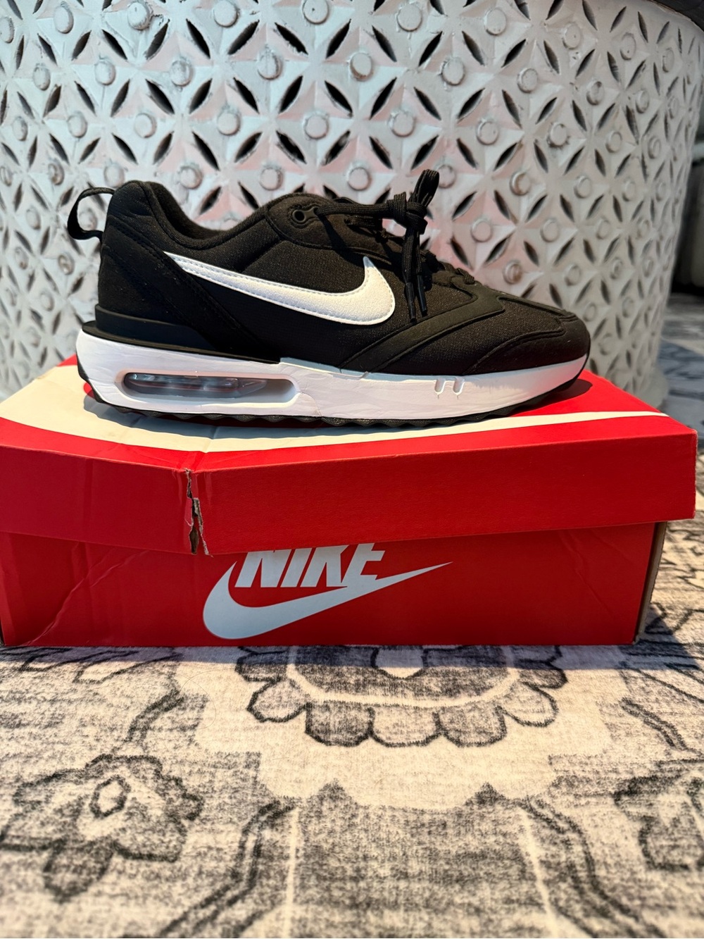Nike Women’s Black and White Air Max - Dawn